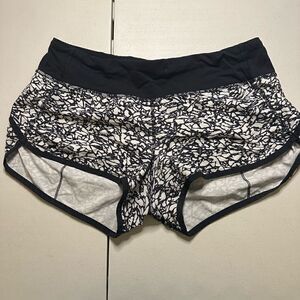 Lululemon hotty hot shorts 6